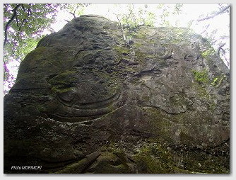 双石山（ぼろいし山）-針ノ耳神社上の岩（天狗岩）７　裏側
