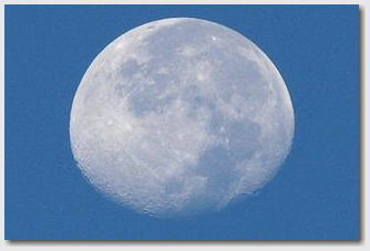 金御岳（かねみだけ）で撮影した月の写真