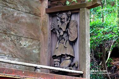 祇園神社本殿脇障子の彫刻