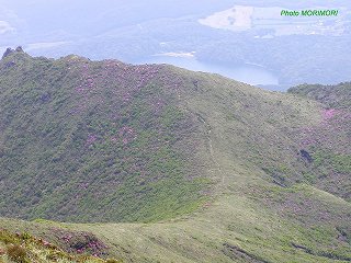 高千穂峰山頂　０６−２　寄生火山二子石と御池