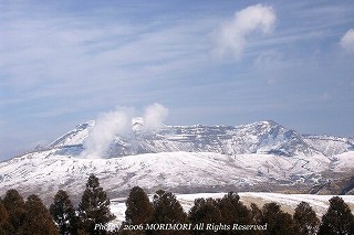 冠雪した阿蘇山　中岳の写真　05