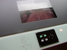 カメラ操作板と液晶モニタ-西都原古墳群 -
