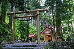 高千穂　秋元神社　鳥居と拝殿