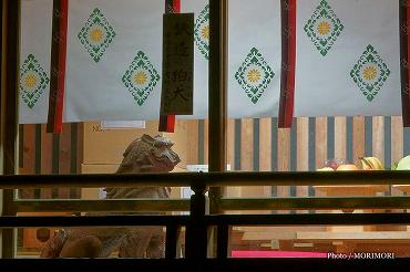 ■ 鉄製狛犬一対 (国指定重要文化財) 鉄製狛犬一対 (国指定重要文化財)