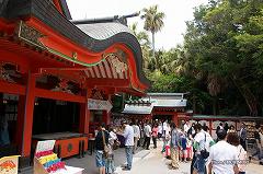 青島神社　連休などは参拝者も多いです