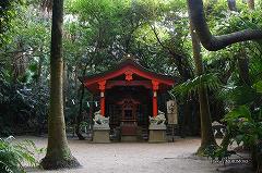 青島神社　元宮は青島の丁度中心部に位置