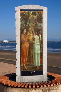 「わだつみのいろこの宮　/　青木繁」の絵が描かれた青島海岸にあるモニュメント