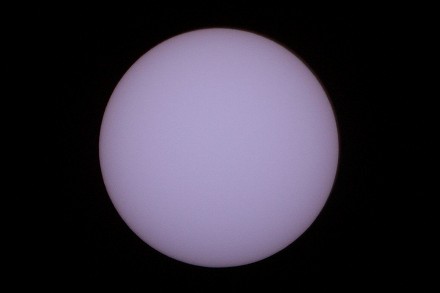 太陽の写真　アストロソーラーフィルター使用　一眼レフ500mmレンズ