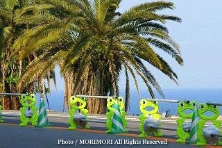 堀切峠までの歩道工事中の道路にあったケロちゃんバリケード