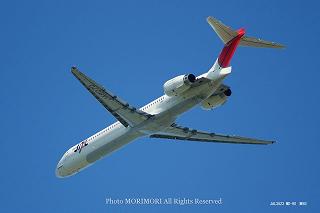 JAL MD-90