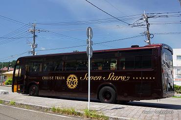 「ななつ星 in 九州」専用バス 宮崎市青島にて撮影 05 「ななつ星 in 九州」専用バス 宮崎市青島にて撮影 05