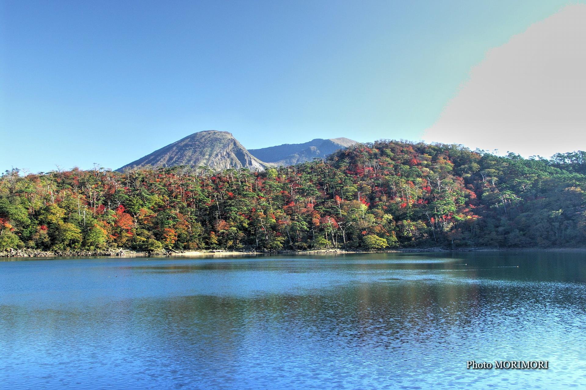 六観音御池の紅葉 宮崎県 えびの市 えびの高原