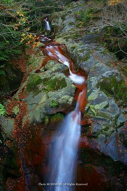 秋の七折の滝　