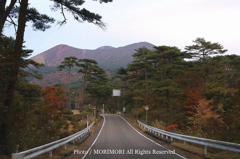 御鉢の上部に高千穂峰