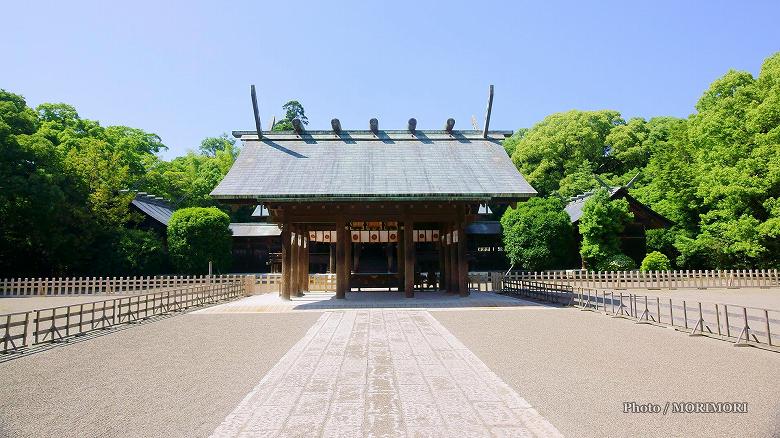 新緑の宮崎神宮 拝殿