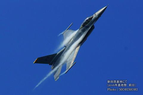 米空軍F-16によるアクロバット（曲技飛行）/　新田原基地にて