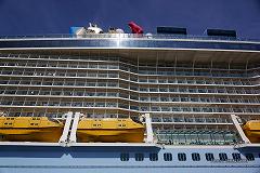 Quantum of the Seas (N@^EIuEUEV[Y) Aburatsu Port Japan