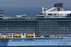 Quantum of the Seas (N@^EIuEUEV[Y) Aburatsu Port Japan