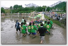 子供みこし　御田祭（宮崎県美郷町）