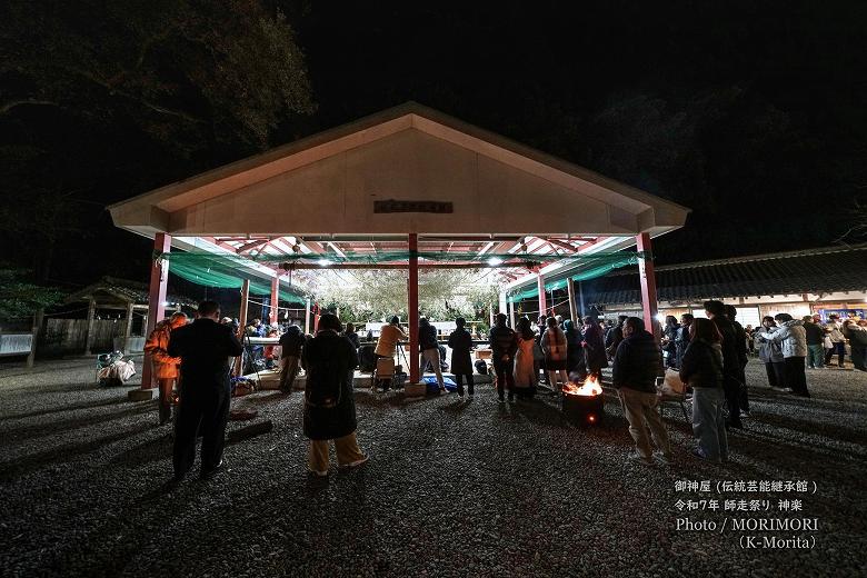 神門神社境内の「伝統芸能継承館」に設えられた「御神屋」