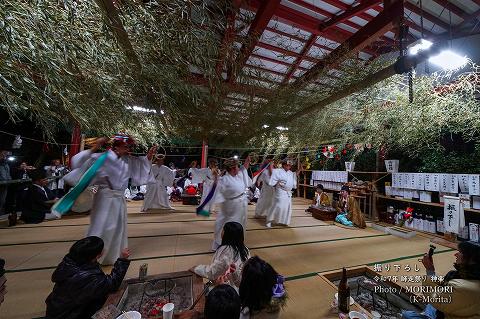 振り下ろし(繰掛降舞)　神門神楽（高鍋神楽）
