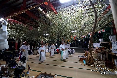 振り下ろし(繰掛降舞)　神門神楽（高鍋神楽）