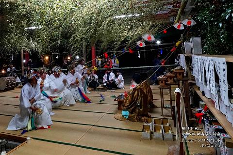 振り下ろし(繰掛降舞)　神門神楽（高鍋神楽）