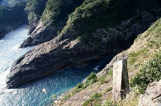 鳥にも似た岩