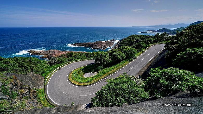 日向岬　クルスの海近くの道路