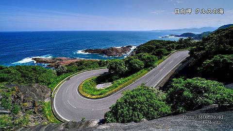 クルスの海近くの「ワインディングロード」