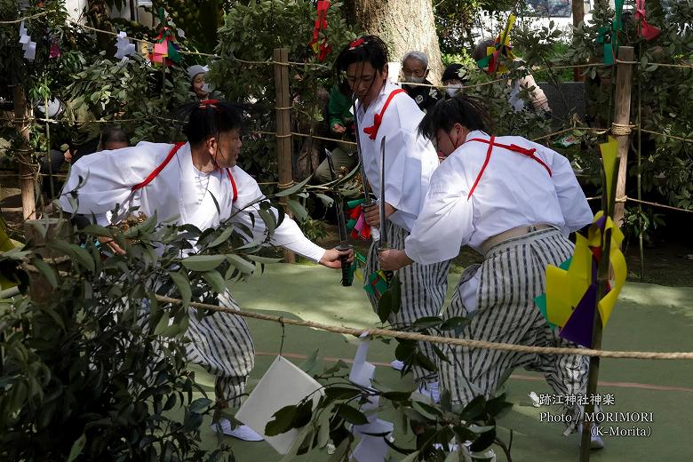 三人剣(跡江春神楽)にて