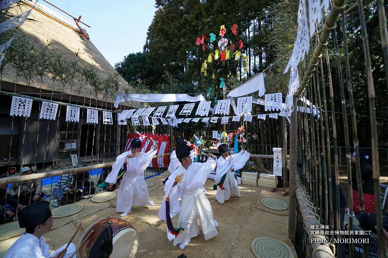 穂北神楽　繰下ろし（宮崎県総合博物館にて）