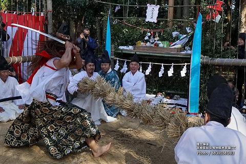 穂北神楽　綱切り（宮崎県総合博物館にて）