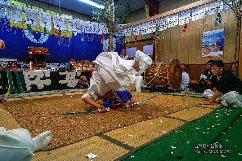 古戸野神社神楽　岩クグリ