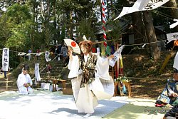 ■ 九社神社神楽　鵜戸舞02_udome_15.jpg