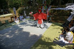 ■ 九社神社神楽　宇治舞04_ujimai_06.jpg