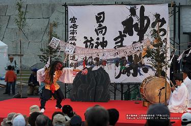 ■ 高千穂神楽（上野神楽）　戸取（ととり）　3