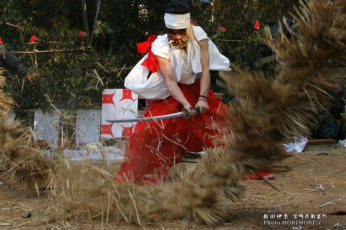 新田神楽　神楽（綱切）　通称「蛇切り」