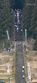 舞い入れ　神社の石段