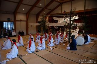 大人夜神楽｜神々の招き入れの儀礼