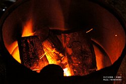 ■ 神楽の合間に薪で暖を nakanomata_009.jpg