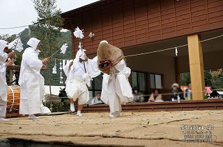 米良神楽（銀鏡神楽） 式２９番 獅子舞（シシマイ） sk2129ss05.jpg