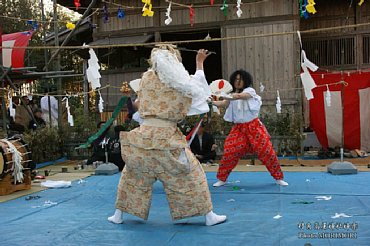 村角高屋神社神楽　地割鬼神　0809.jpg