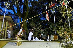大塚八幡神社春神楽(地割鬼神) 大塚八幡神社春神楽(地割鬼神)ootsuka_hj06.jpg