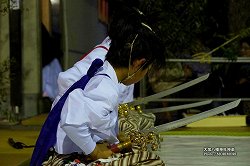 大塚八幡神社春神楽(三人剣) 大塚八幡神社春神楽(三人剣)ootsuka_hj10.jpg