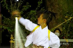 大塚八幡神社春神楽(三人剣) 大塚八幡神社春神楽(三人剣)ootsuka_hj11.jpg