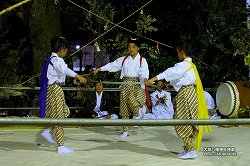 大塚八幡神社春神楽(三人剣) 大塚八幡神社春神楽(三人剣)ootsuka_hj13.jpg