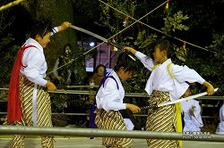 大塚八幡神社春神楽(三人剣) 大塚八幡神社春神楽(三人剣)ootsuka_hj14.jpg