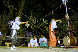 大塚八幡神社春神楽(神登夜迦 カントヤカ) 大塚八幡神社春神楽(神登夜迦 カントヤカ)ootsuka_hj24.jpg