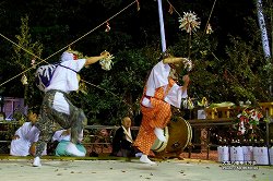大塚八幡神社春神楽(神登夜迦 カントヤカ) 大塚八幡神社春神楽(神登夜迦 カントヤカ)ootsuka_hj27.jpg